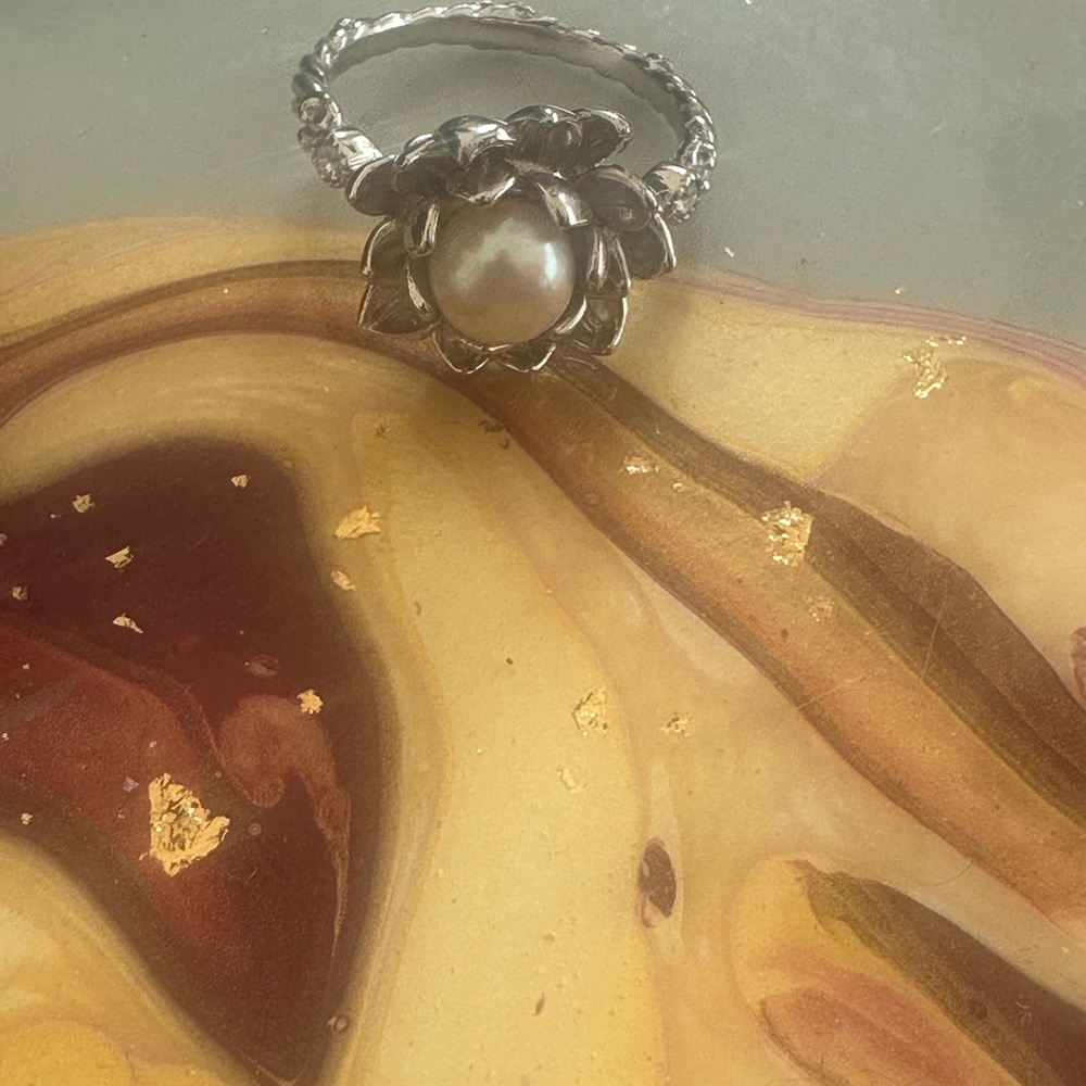 Disney x RockLove “Princess Tiana” Sterling Silver and Pearl Ring, SIZE 8 - Picture 3 of 6